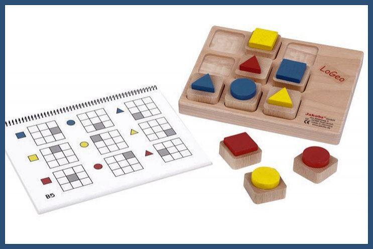 LoGeo mit Vorlagenheft inklusive Anleitung und Spielaufbau, verpackt im stabilen Klappkarton. LoGeo mit Vorlagenheft inklusive Anleitung und Spielaufbau