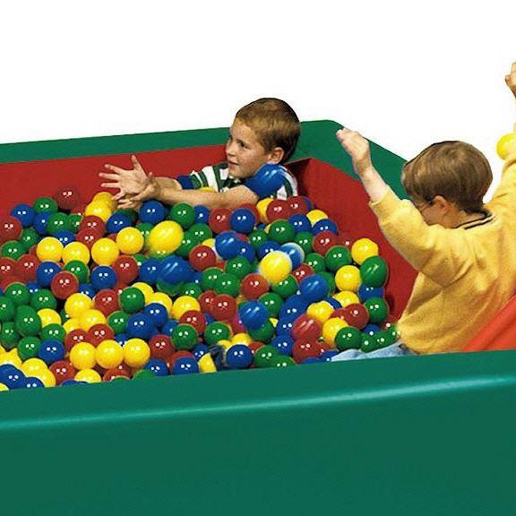 Ballbad - Die Hülle der Ballbäder ist aus Leichtplanenstoff mit Klettverbindung und der Kern besteht aus festem Schaumstoff Ballbad aus Leichtplanenstoff mit Klettverbindung