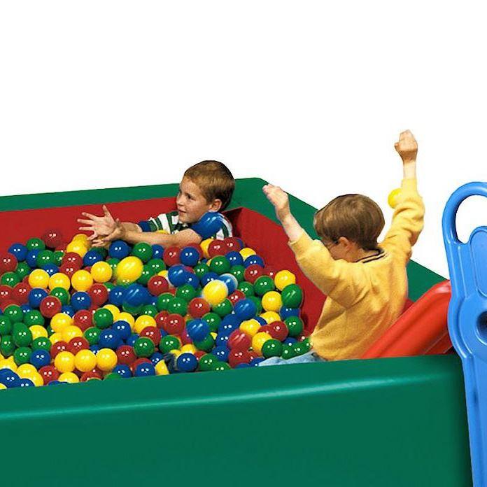 Bällebad - Die Hülle der Ballbäder ist aus Leichtplanenstoff mit Klettverbindung und der Kern besteht aus festem Schaumstoff Bällebad - aus Leichtplanenstoff mit Klettverbindung