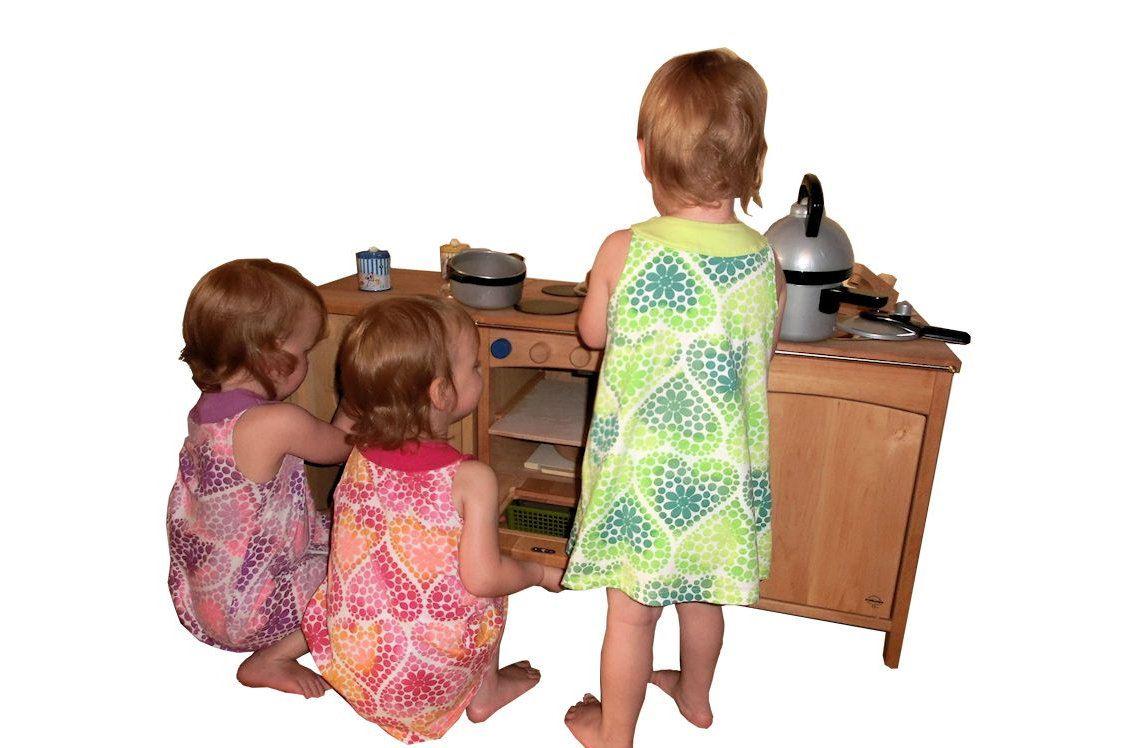 Spielküche Frieda - 3-teililg - Die einzelnen Elemente lassen sich individuell aufstellen. In liebevoller Detailarbeit für großen Spielspaß hergestellt Spielküche Frieda - 3-teililg - in liebevoller Detailarbeit für großen Spielspaß hergestellt
