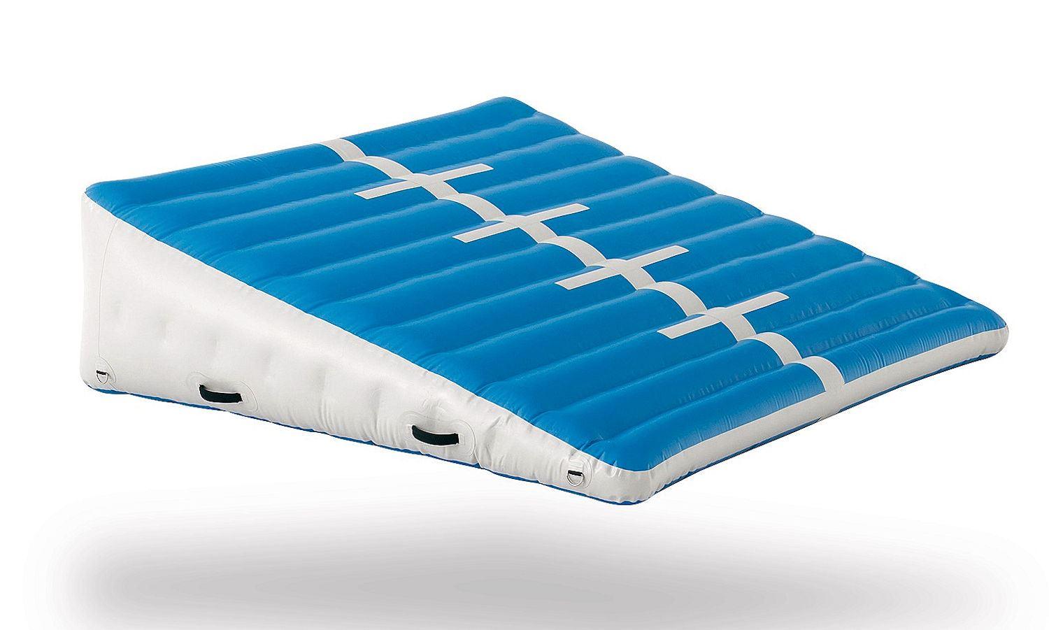 Air Incline 2x2m - luftgefülltes keilförmiges Airtrack Factory Trampolin Kissen. Vielseitig einsetzbare Trainingshilfe im Turnverein oder beim Sportunterricht. Air Incline 2x2m - luftgefülltes keilförmiges Airtrack Factory Trampolin Kissen