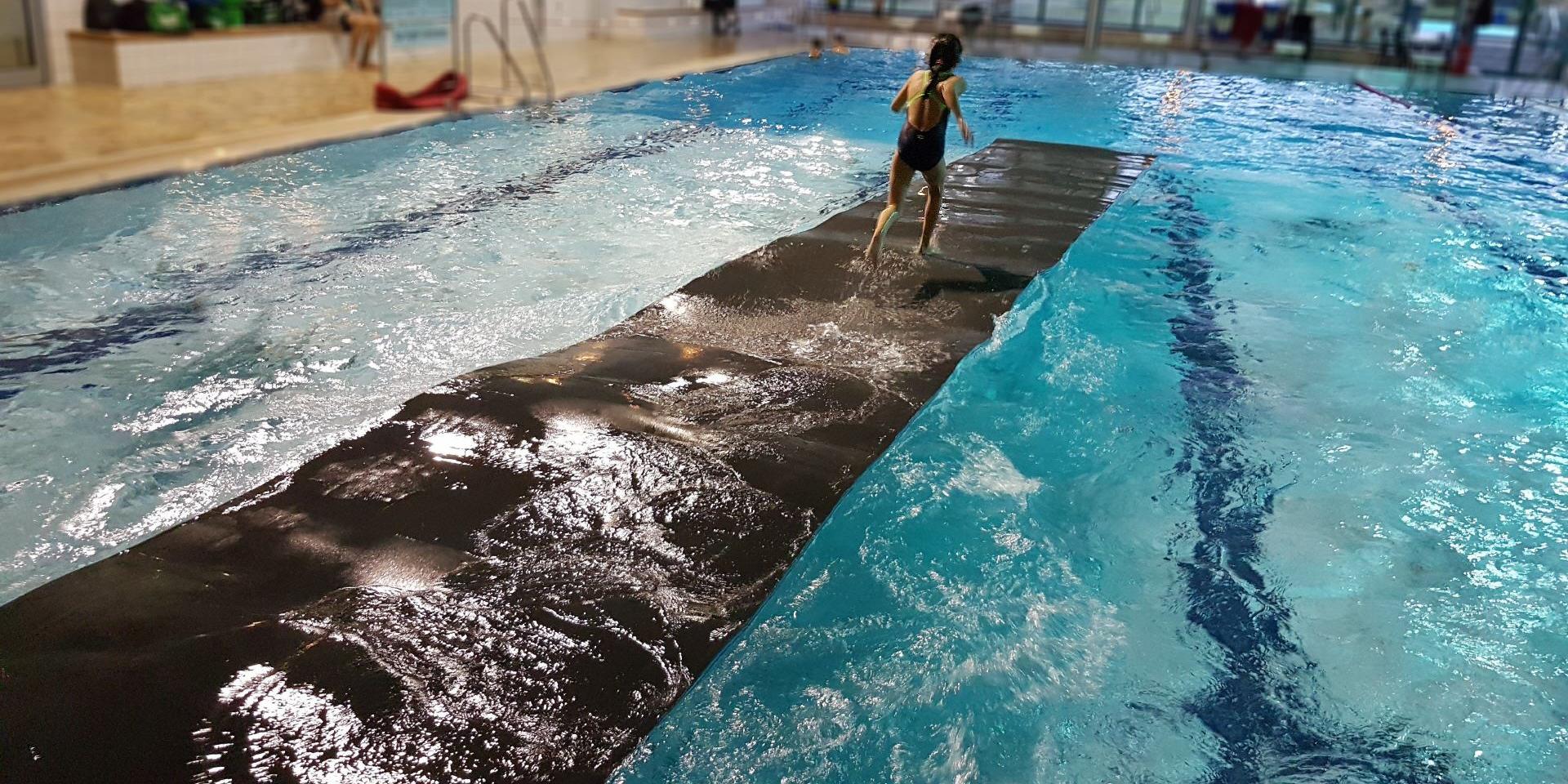 Wasserlaufmatte - Einzellauf-Übung - für Spiel und Spaß und um motorische Fähigkeiten zu entwickeln